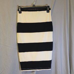 Jennifer Lopez Bold Black and Cream Pencil Skirt